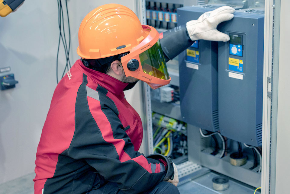 Automatización industrial en Valencia: ingeniería de control, integración PLC/HMI/SCADA, RFID, IO-Link y variadores de frecuencia Danfoss.