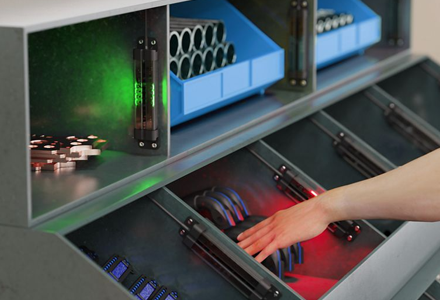 Sistemas-Pick-To-Light-PVS28-Sensor-de-verificación-de-piezas